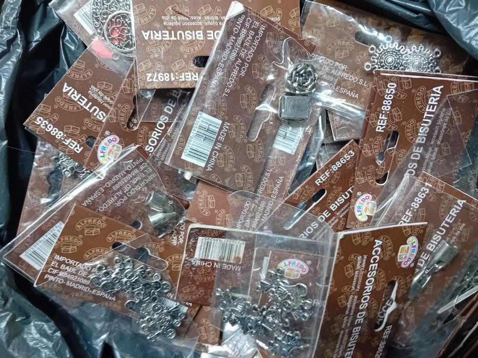Accesorii metalice pentru bijuterii. 100 lei pentru 100 pungute.