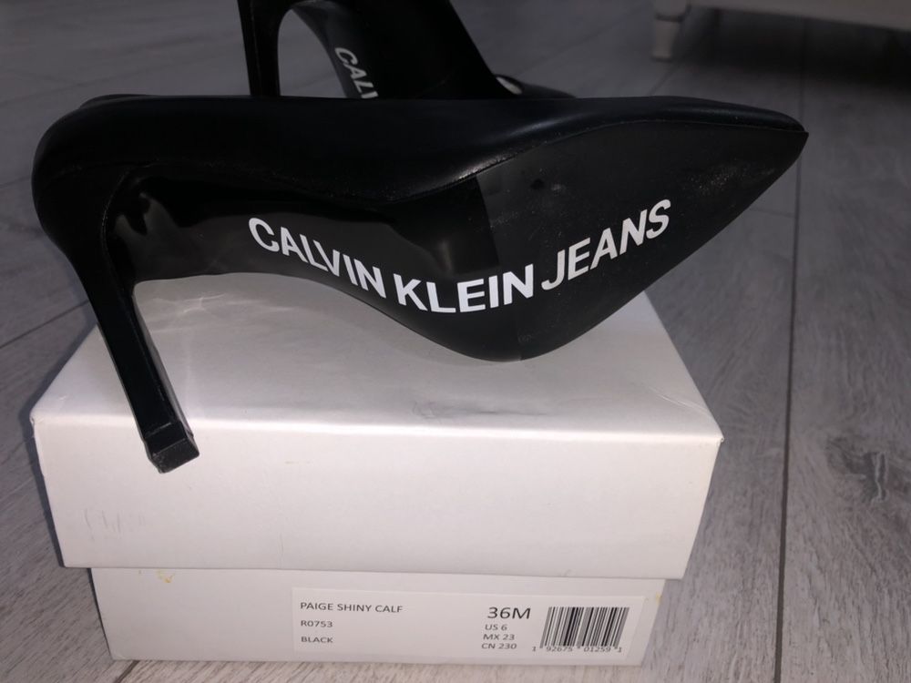Vand pantofi stiletoo Calvin Klein Jeans noi