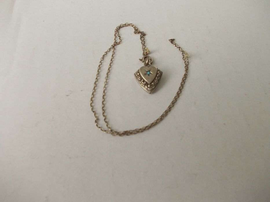 Lant si medalion pandantiv vechi din argint inima