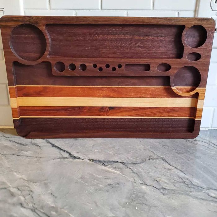 Луксозна дървена дъска за сервиране– ръчна изработка от три вида дърво