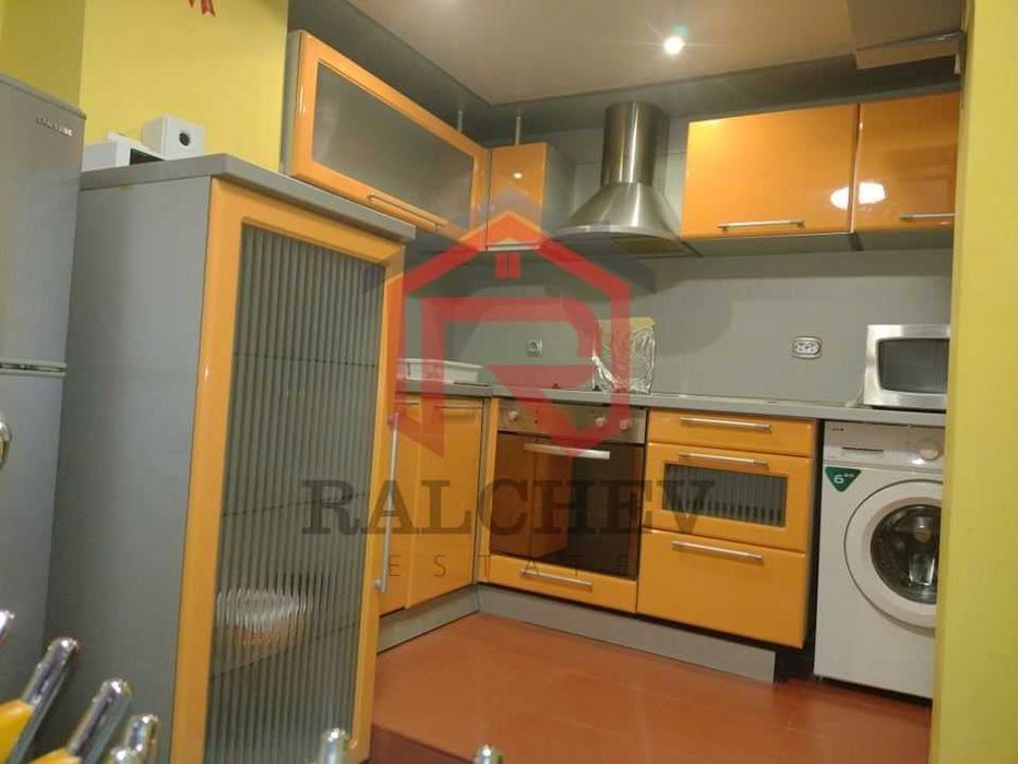 Двустаен апартамент под наем / Цветен квартал