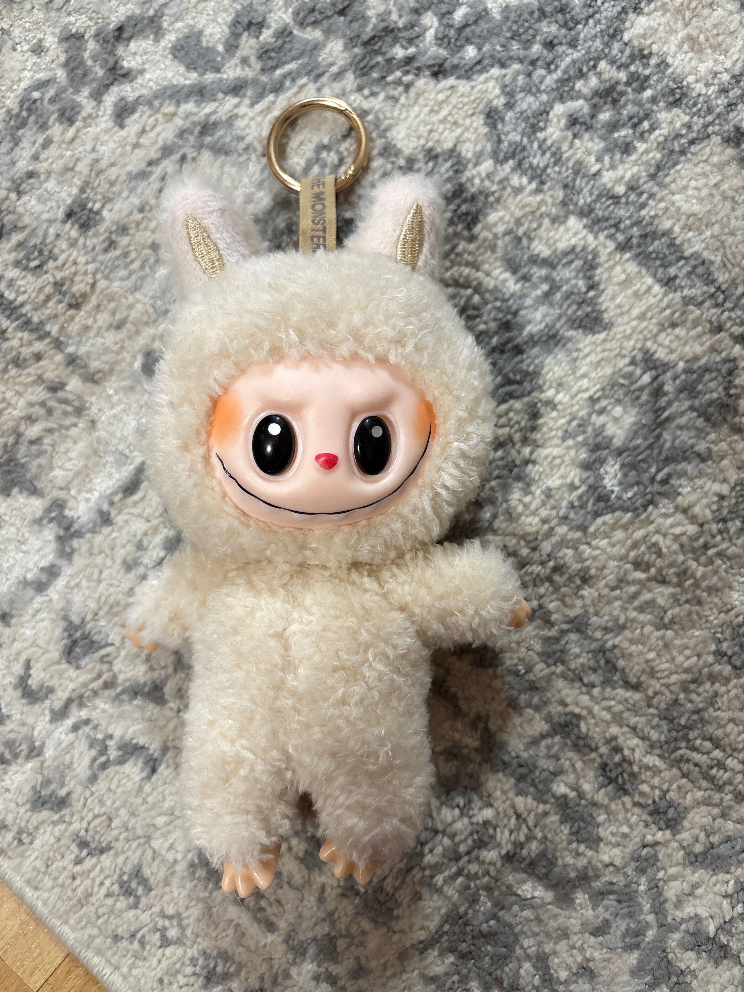Labubu играчка ключодтржател