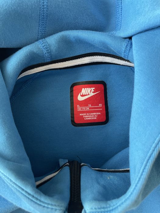 Nike Tech Fleece в небесносиньо,лекота, стил и комфорт в едно!