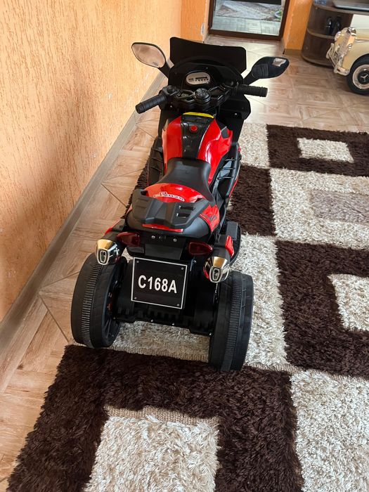 Акумулаторен детски мотор