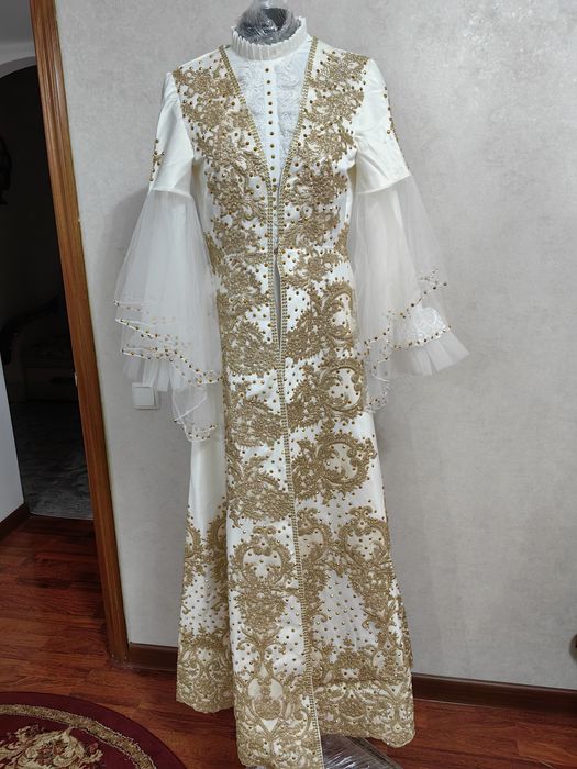 Продам платья размер 42 44