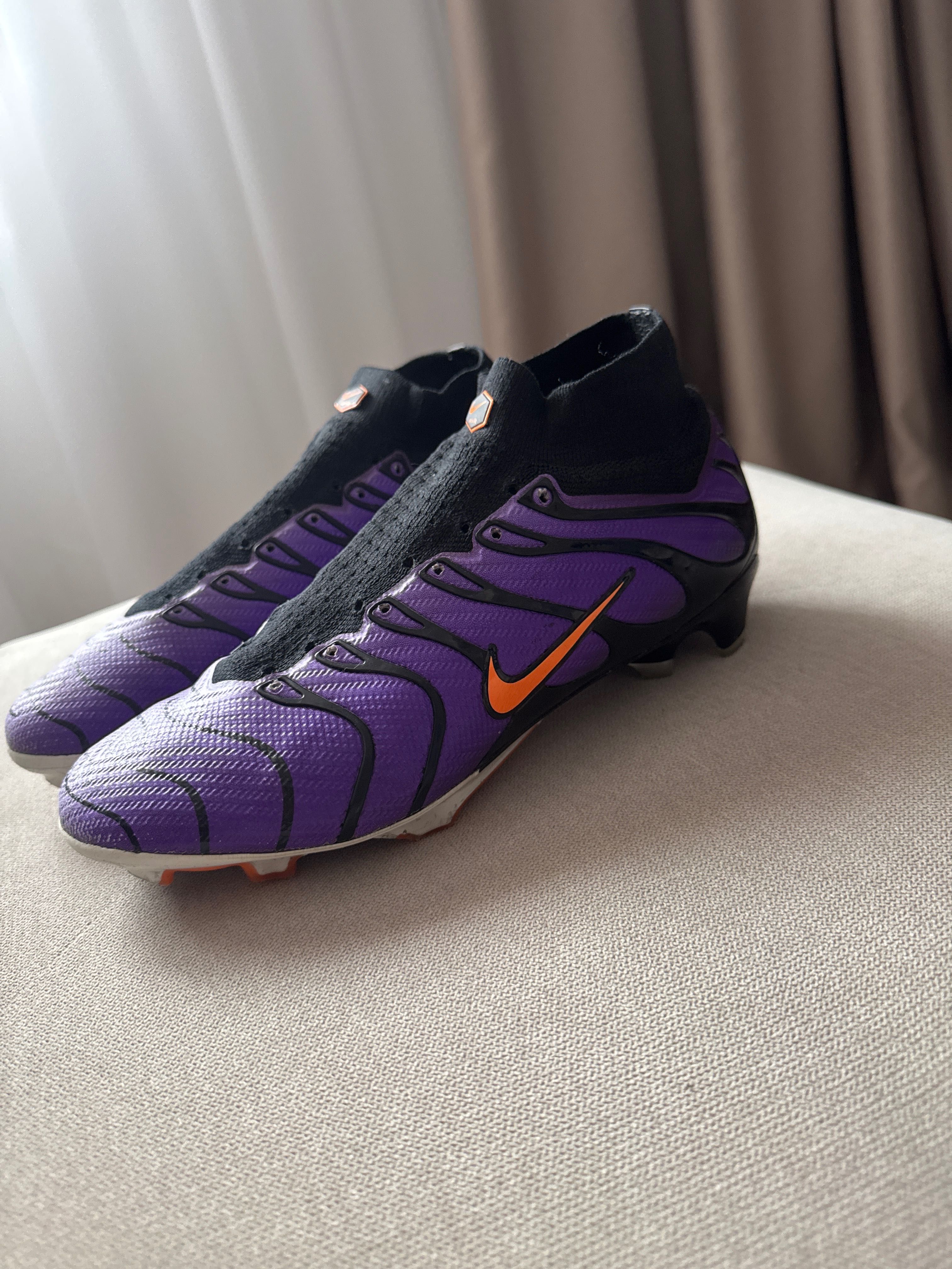 Ghete de fotbal  Nike