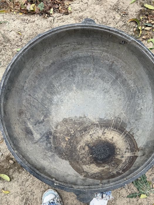 Казан чугунный в хорошем состоянии 60 л