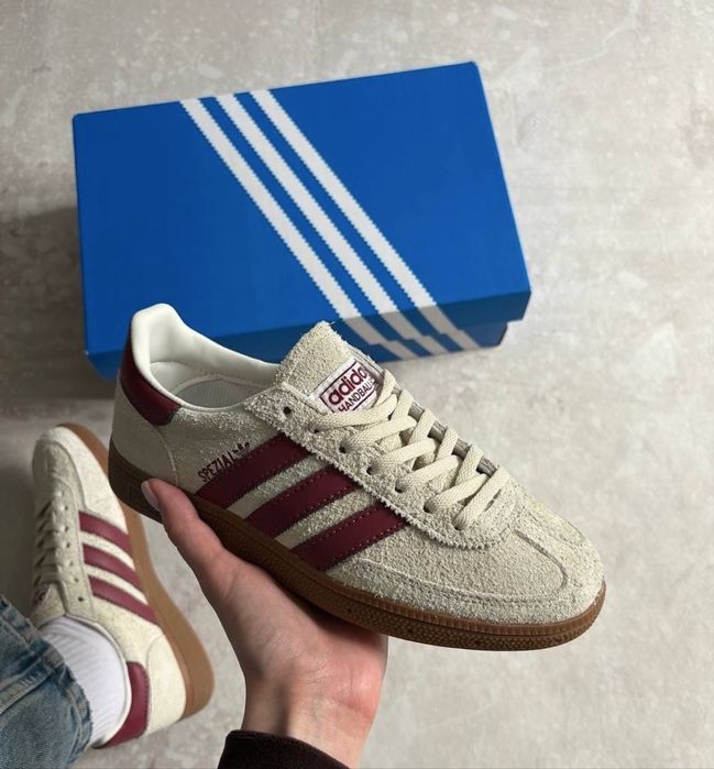 Дамски обувки Adidas Handball Spezial Off White Collegiate Burgundy