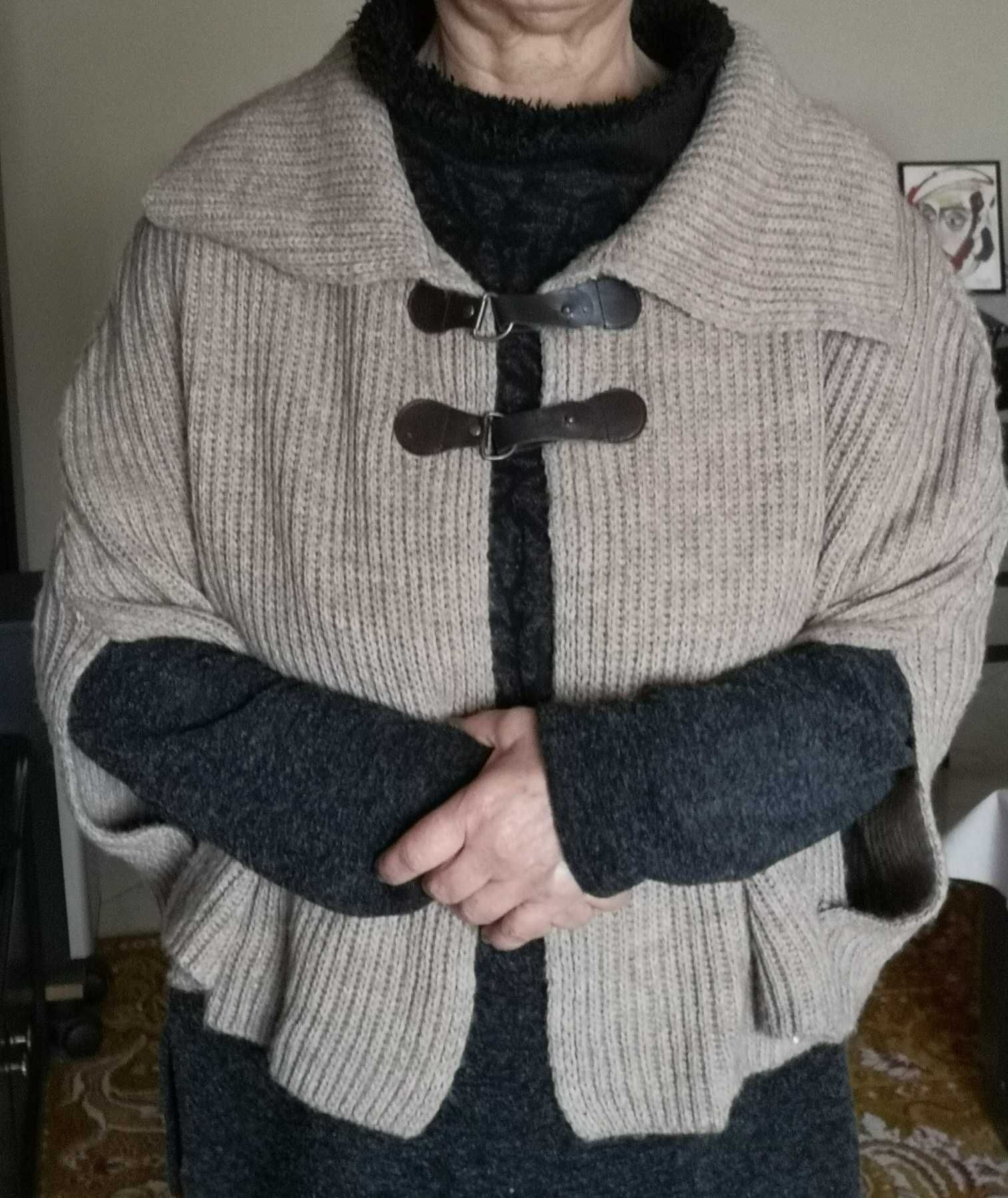Дамски пуловер тип наметало