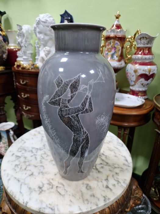 Уникална антикварна немска порцеланова ваза H&G Heinrich