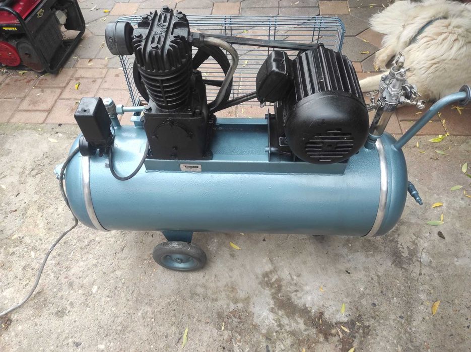 Compresor nemtesc de 100 l la 380 v ca nou