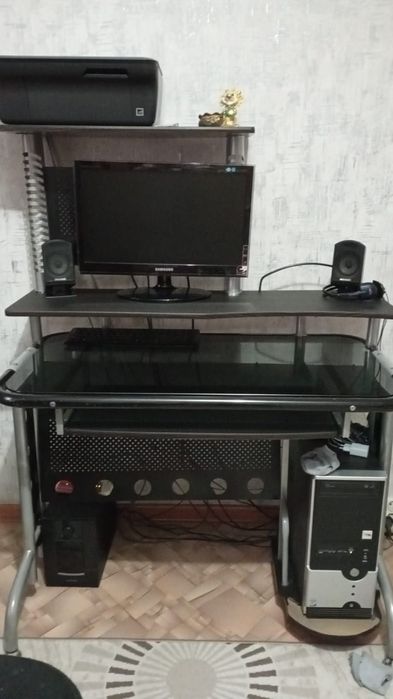 Стол компьютерный