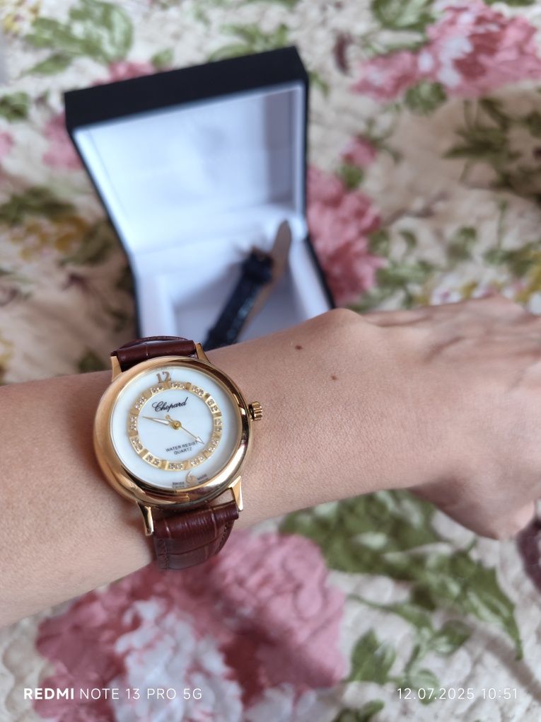 Chopard! Золотые часы с пробой 750