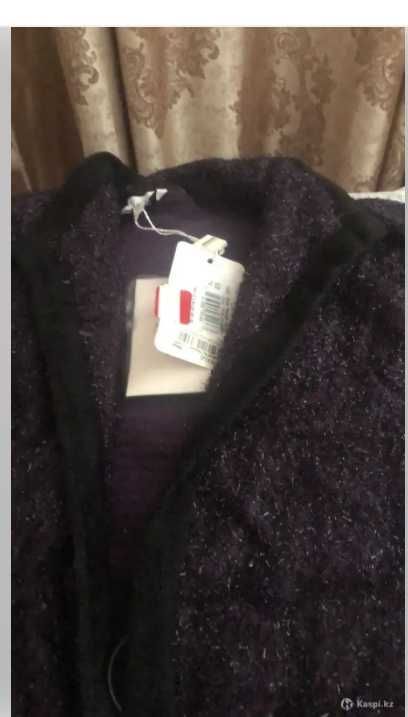 Теплый кофта  из бренд "ARMANI" Цвет фиолетовый ,новый