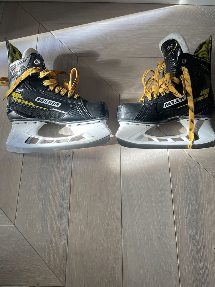 Продам коньки хоккейные Bauer M3