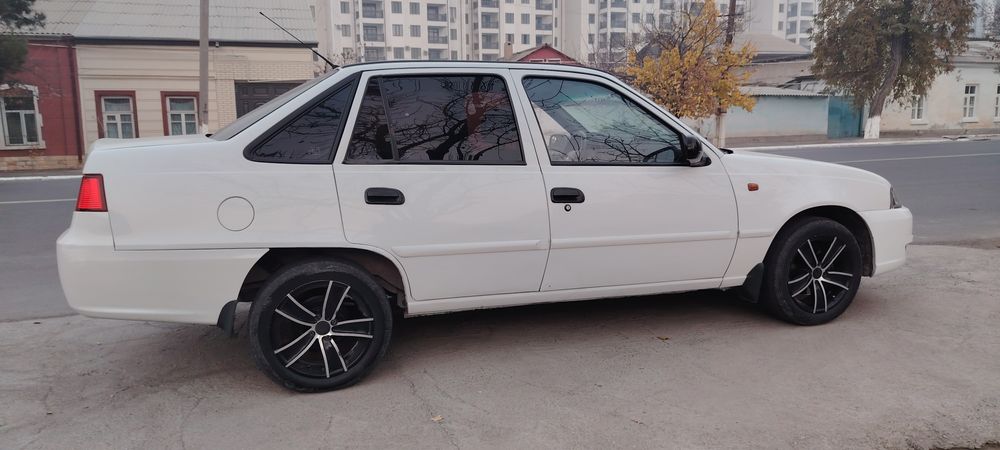 Nexia 2  1.6 sotiladi