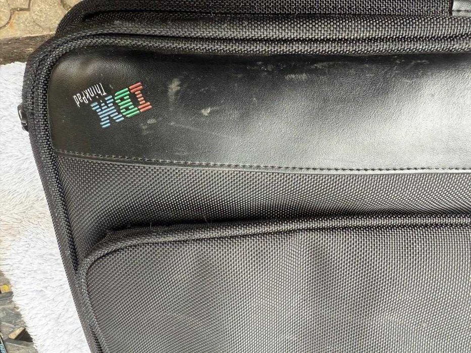 Vand geanta pentru calculator si birou