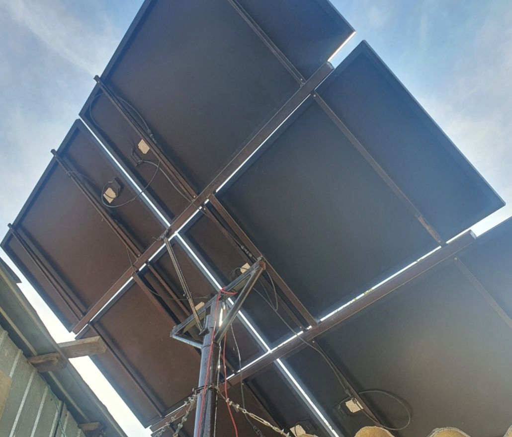 Traker solar panouri fotovoltaice
