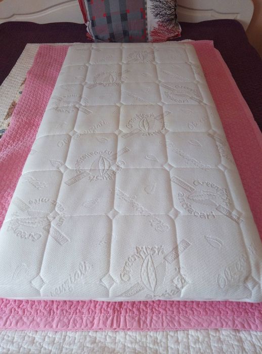 Детско матраче за легло.