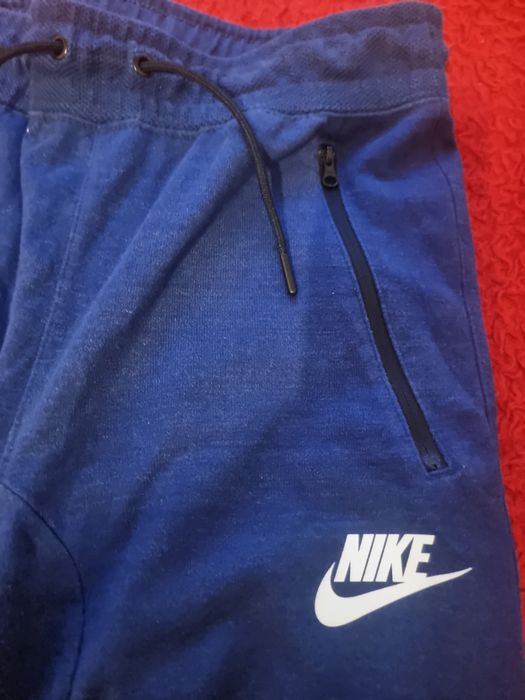 Vând pantaloni trening Nike