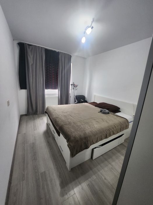 Caut colega de apartament, prima onestilor