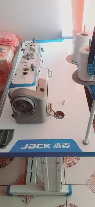 Vand masina de cusut JACK în stare foarte buna