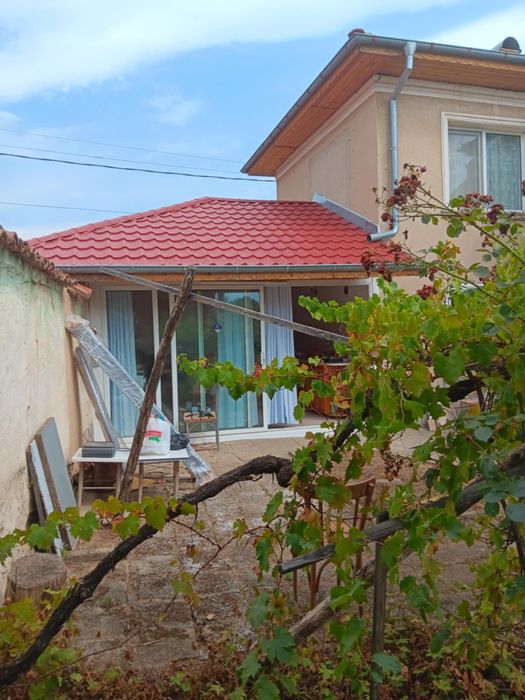 Ремонт на покриви,Хидроизолация,Тенекеджийски услуги,Навеси,Нови покри