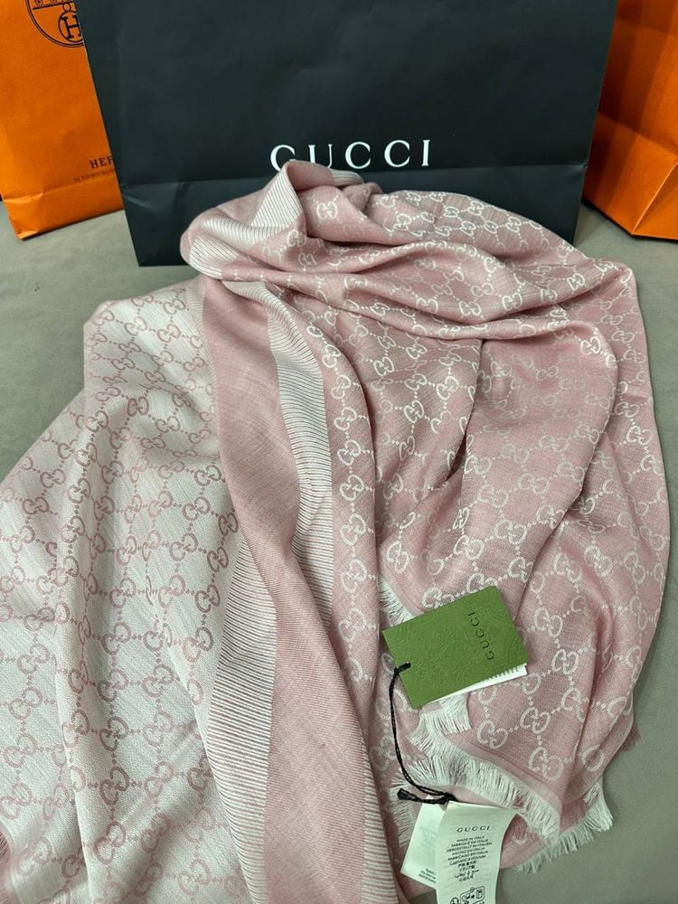 Gucci шаль ( оригинал) Италия