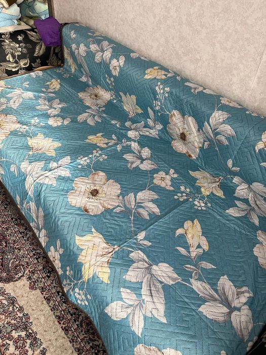 Покрывало тонкие новые