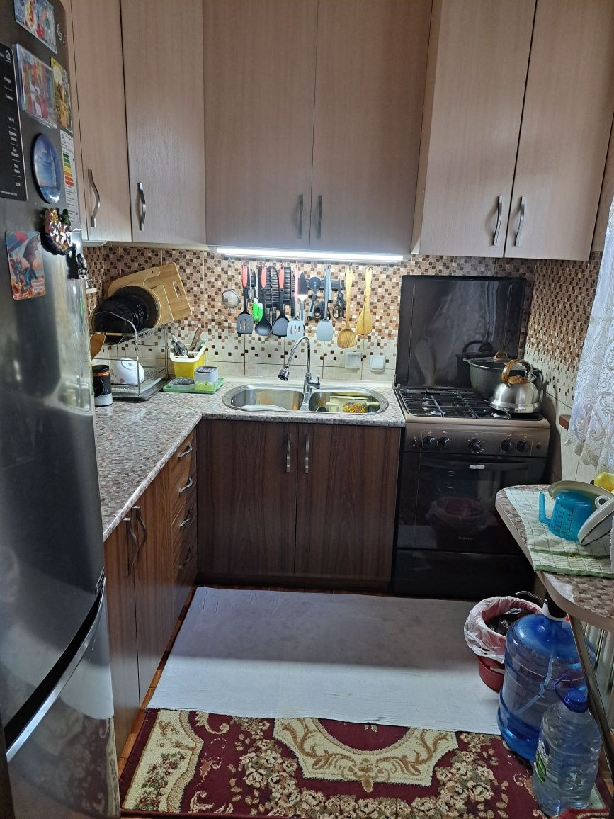Продам 2-х комнатную квартиру комнаты смежные.