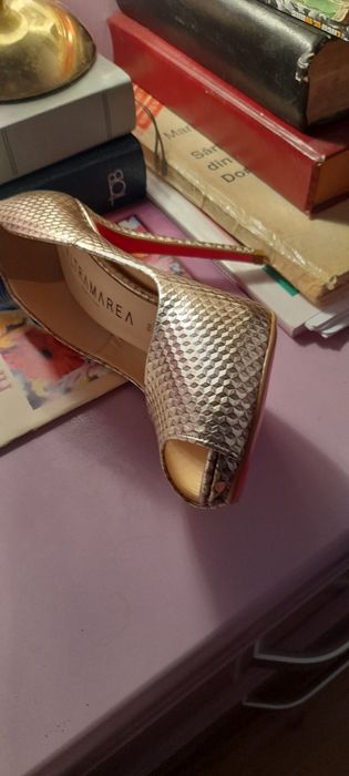 Sandale elegante piele șarpe 250ron