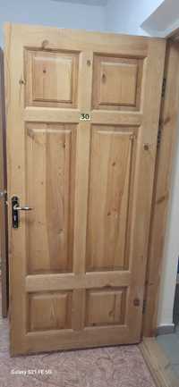 Продам входную деревянную дверь с коробкой