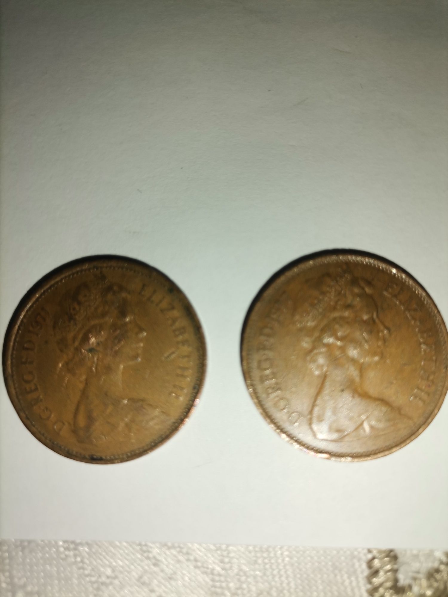 Vând monedă veche 1906 și două monede NEW PENCE 1971