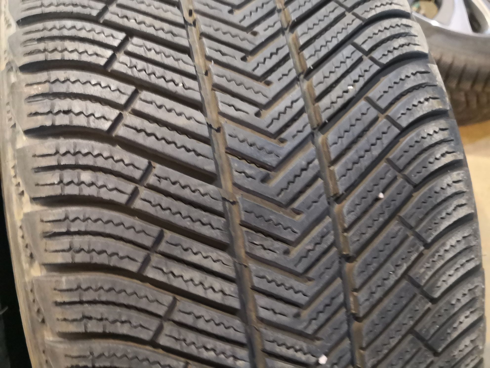265 40 19 цола задни 295 35 19 спорт пакет гуми Michelin