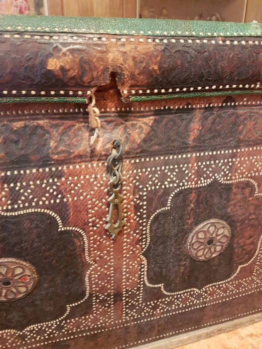 Продам ханский сундук 19 века кожаный