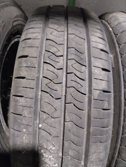 Летни гуми с джанти 205/70R 15C