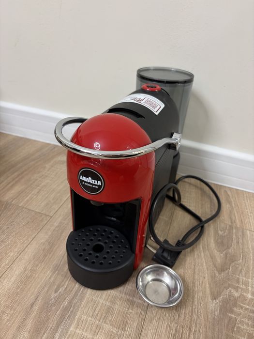 Кафе машина Lavazza Jolie Evo Red