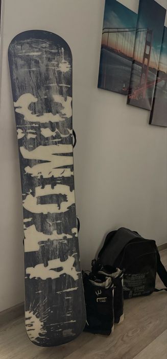 Vand placa snowboard marca Atomic, in stare buna