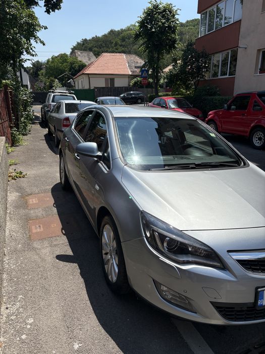 Opel Astra J 2011