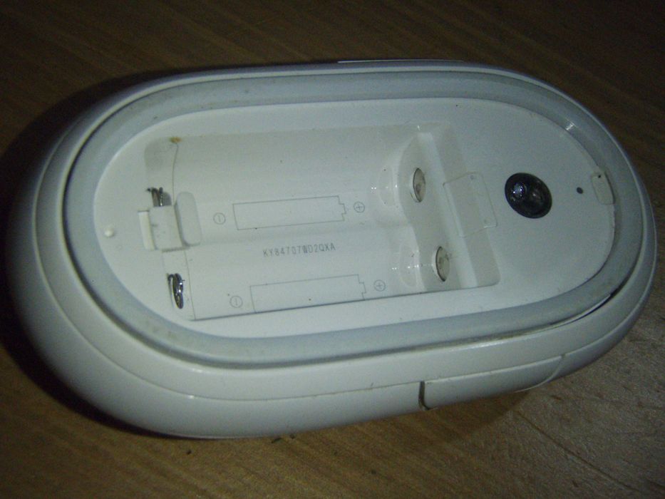 Mouse bluetooth Apple A1197, functional, fara capac baterii