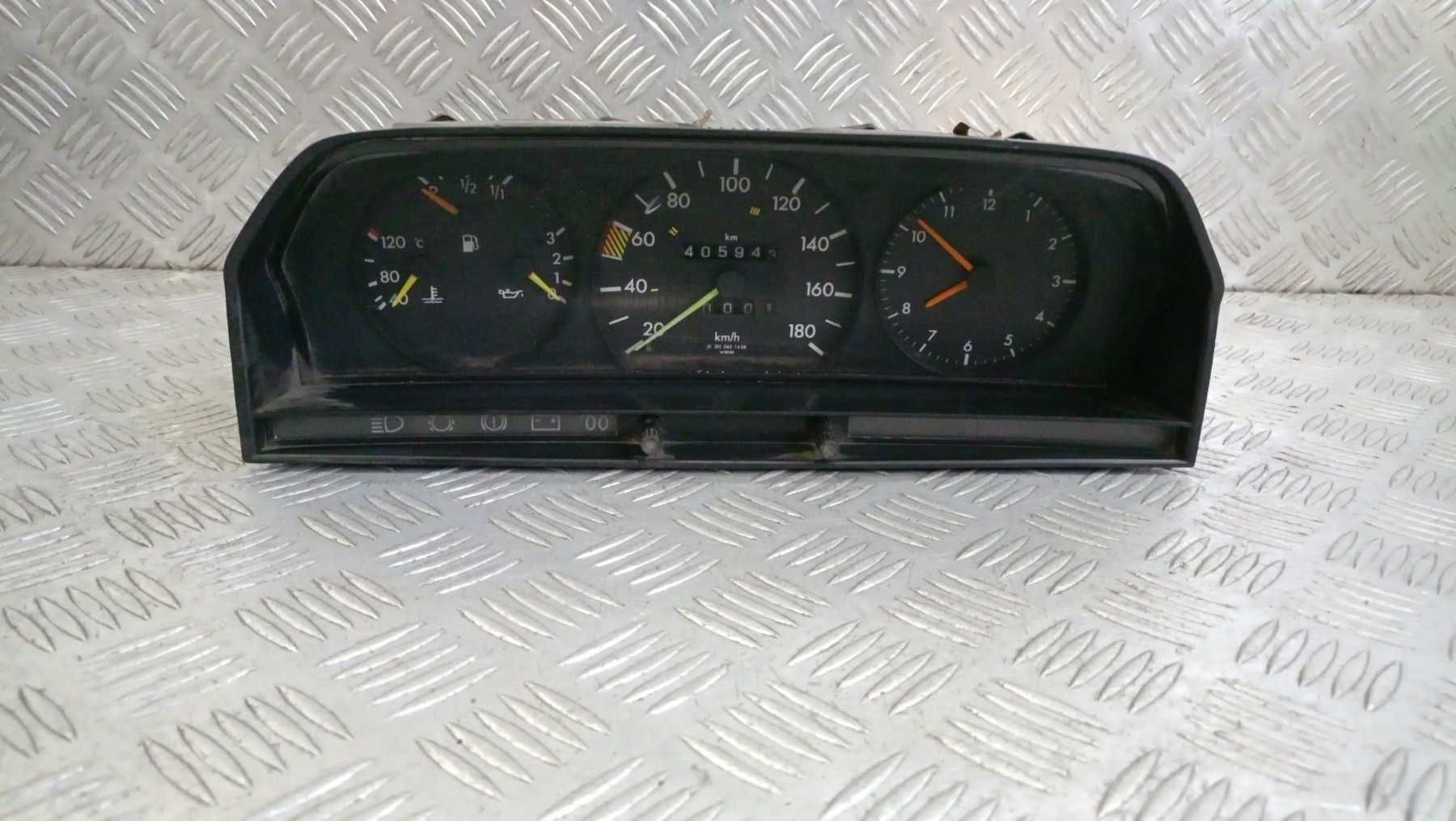 Километраж Mercedes 190 1985г.