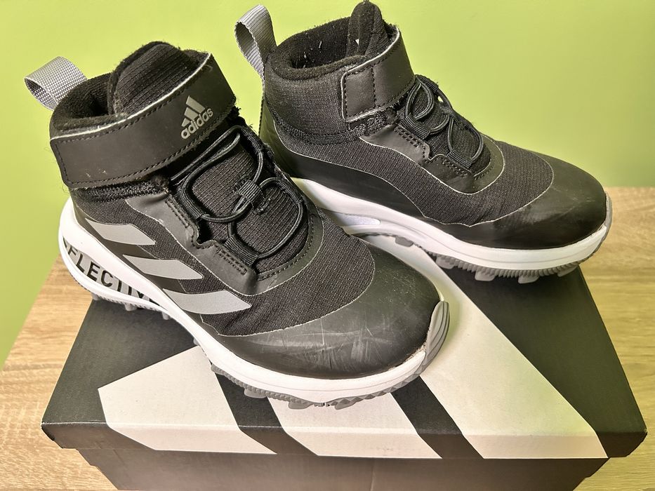 Зимни обувки Адидас момче