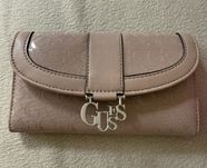 Нов портфейл Guess