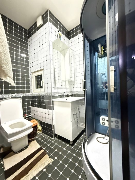 Срочно Продается  Чиланзар 8 квартал 3 комнатный квартира