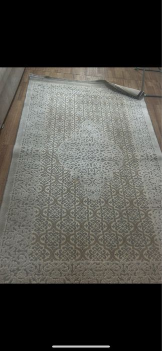 Ковры новые подарили,с переездом продаем