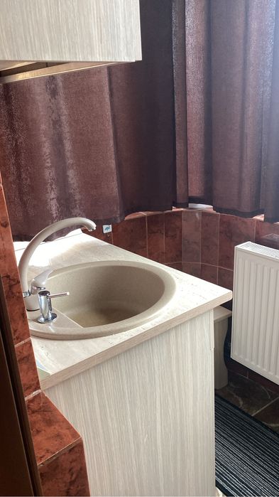 Chirie / vanzare, Apartament 2 camere str Revolutiei(OMV)