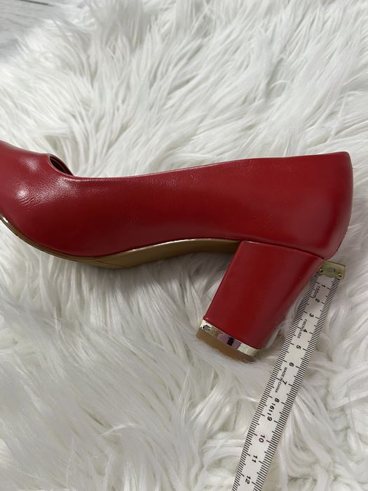 Pantofi purtați o singură dată