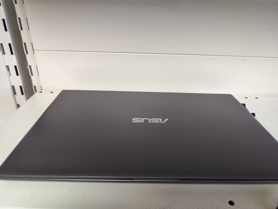 Ноутбук продается состояние как новый