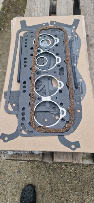 Set garnituri motor tractor fiat 411.415 full pret 350 lei cuprinde to