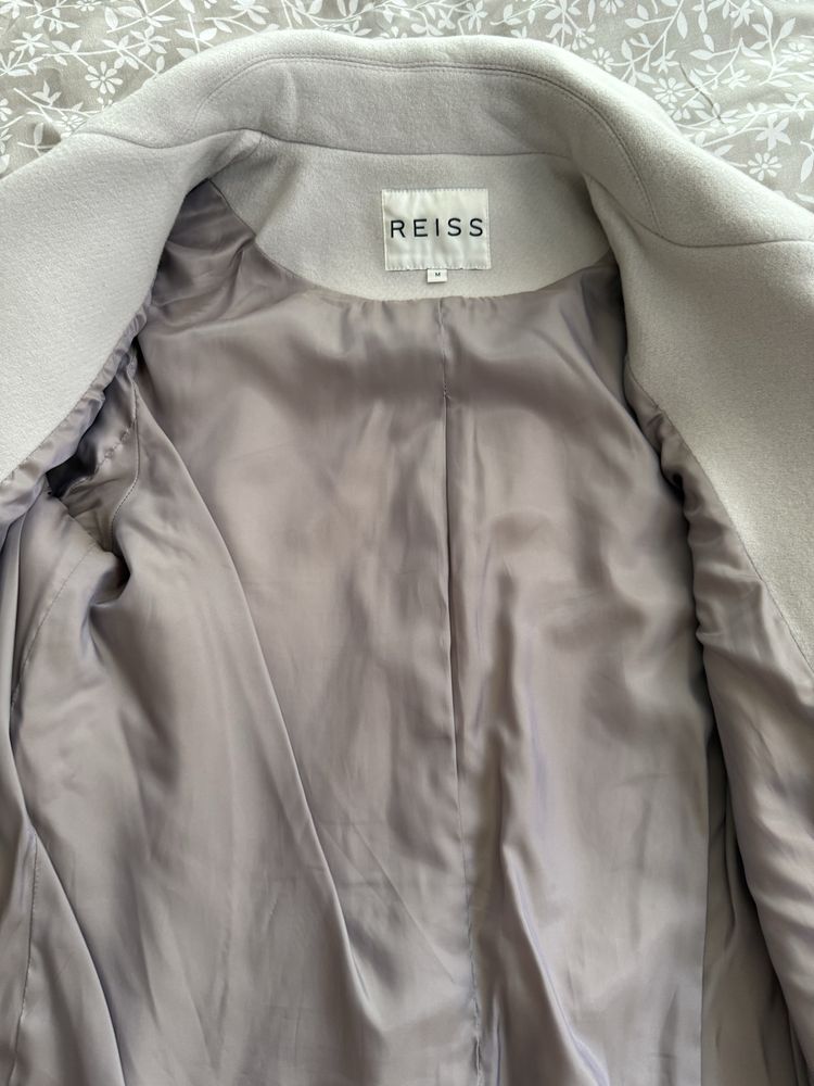 Дамско късо палто REISS